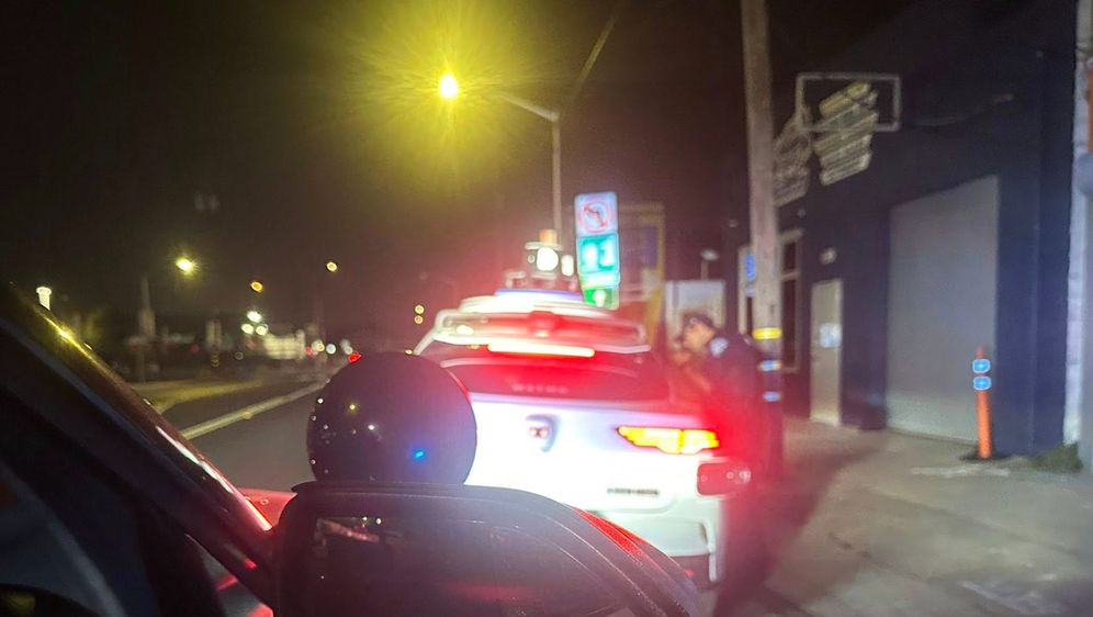 Policija zaustavila Waymovo vozilo