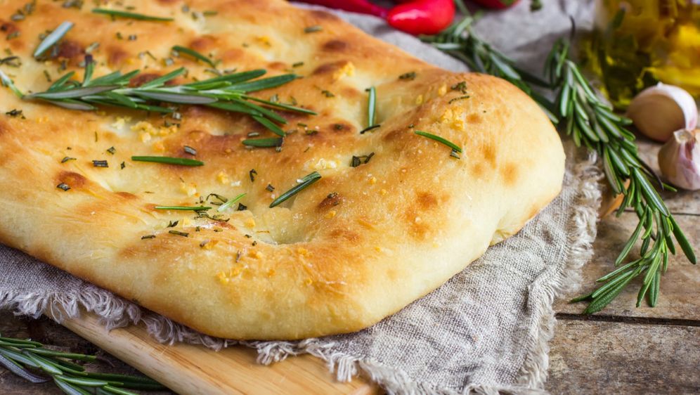 Focaccia s ružmarinom i češnjakom