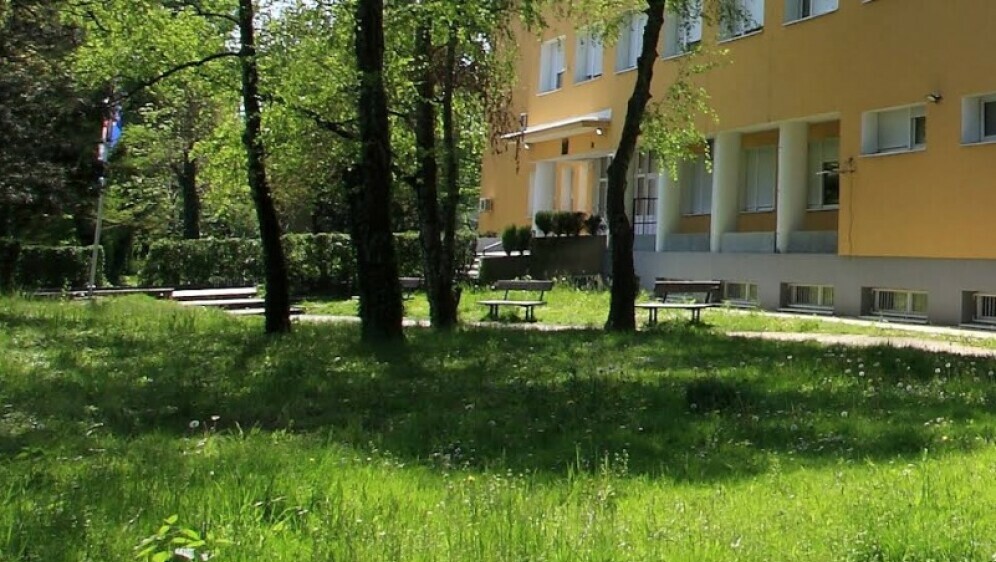 Nasilje ispred škole