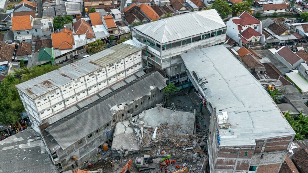 Ruševine škole u Indoneziji