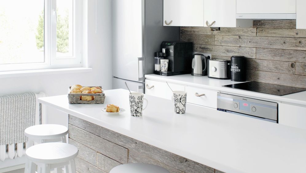 Minimalistički uređen crno-bijeli stan - 9