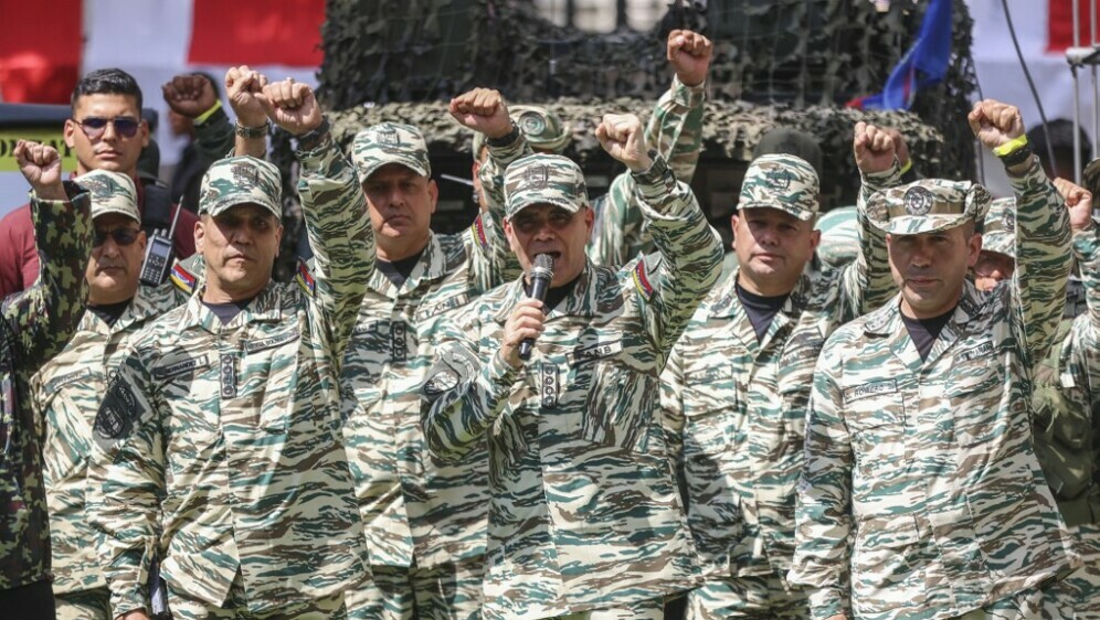 Venezuelanski ministar obrane s vojnicima