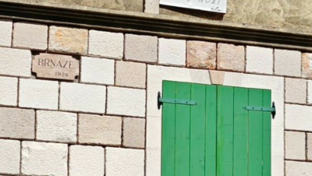 Urnebesni natpis na gradilištu u Dalmaciji