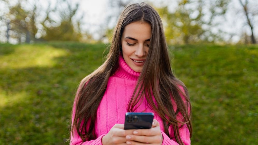 Djevojka na mobitelu