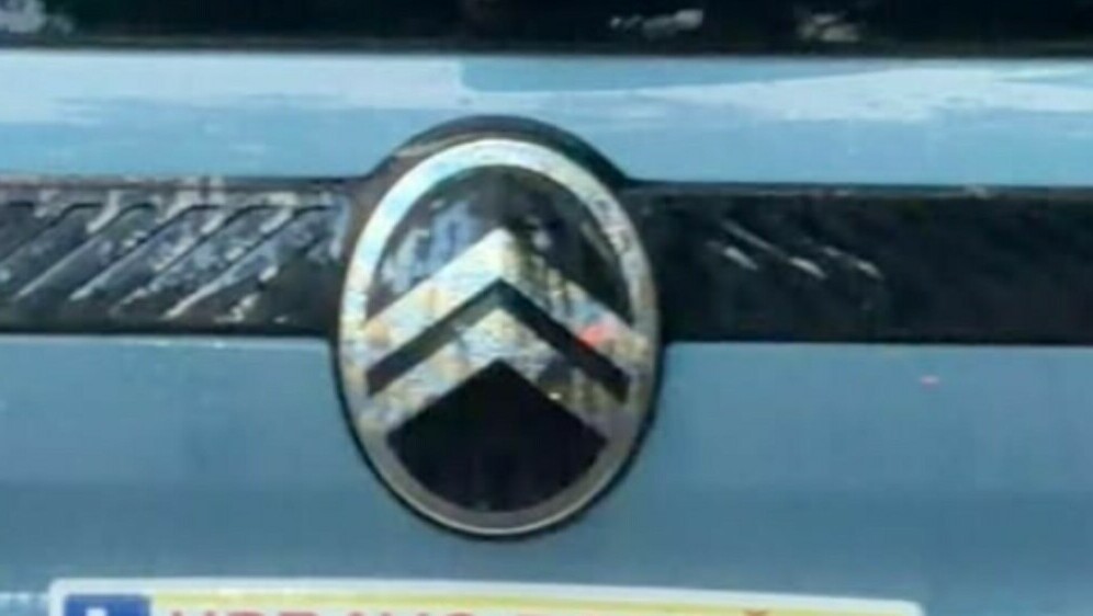 Urnebesna naljepnica na automobilu u Hrvatskoj