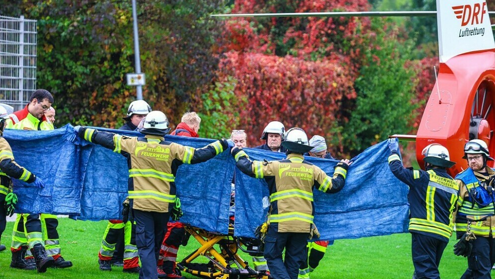Hitne službe odvoze napadnutu gradonačelnicu