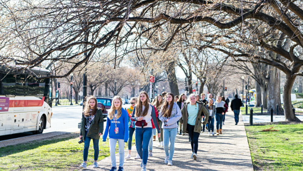 Učenici na izletu, ilustracija