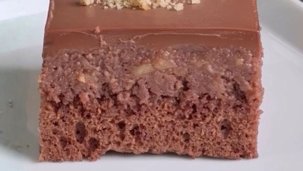 Čokoladni kolač s jabukama