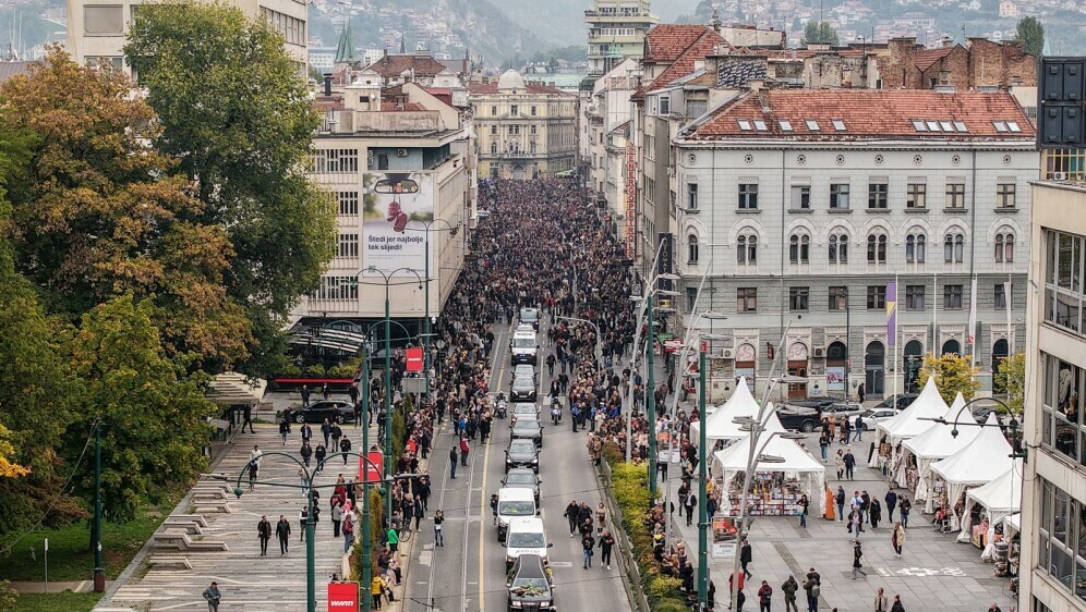 Pogled iz zraka na ispraćaj Halida Bešlića