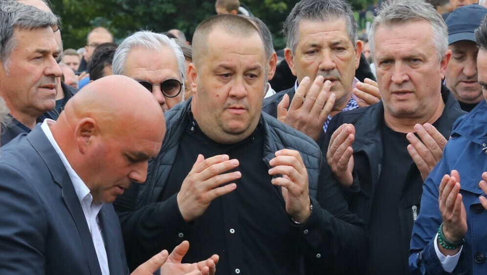 Dino Bešlić na pogrebu oca - 1