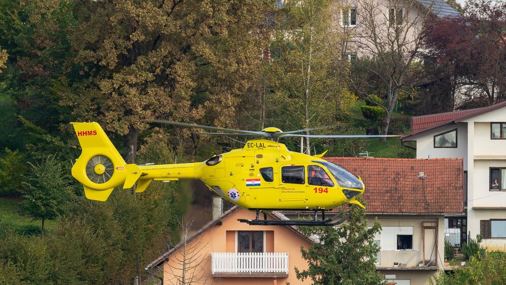 Medicinski helikopter sletio kod srednje škole u Bedekovčini - 2