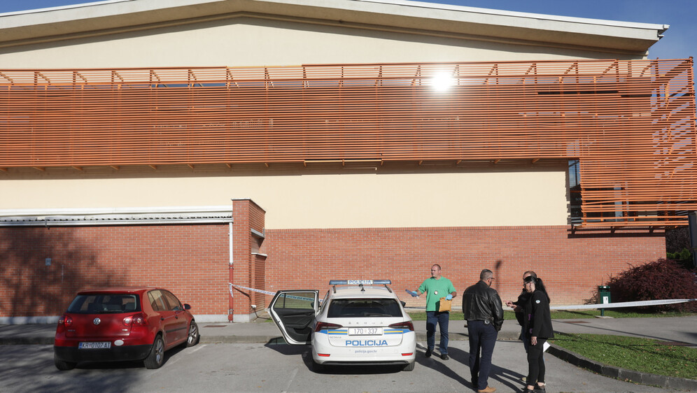 Policija ispred škole u Bedekovčini - 3