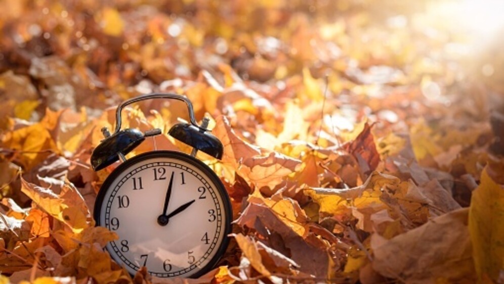 Pomicanje sata, ilustracija