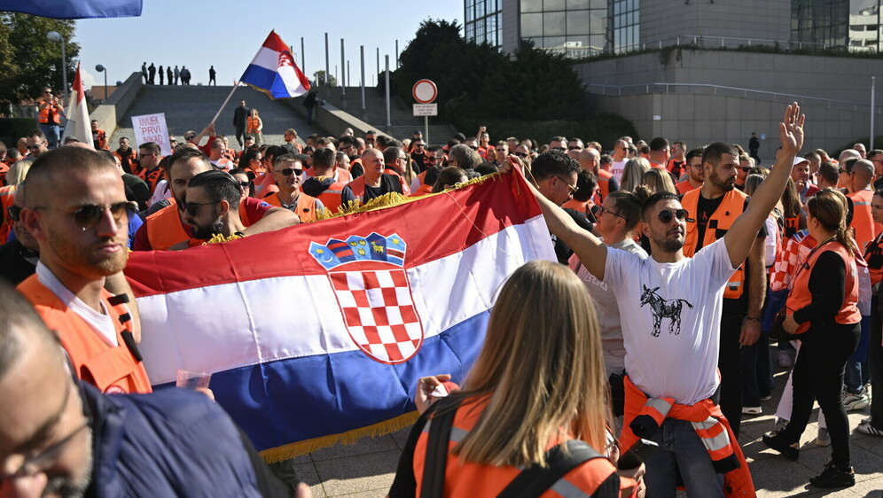 Prosvjed radnika hitne medicine ispred NSK - 15