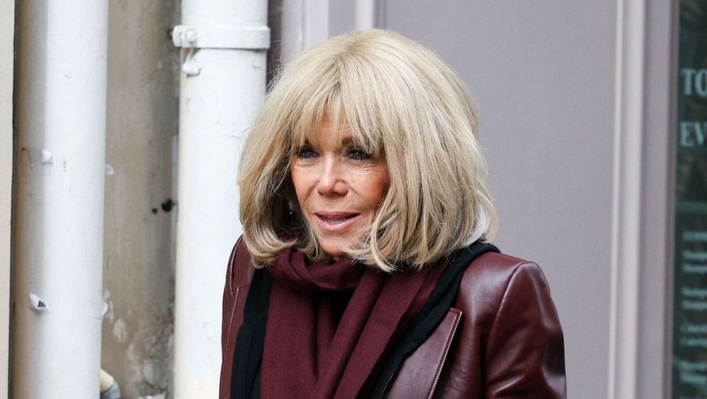 Brigitte Macron u trapezicama i čizmama s blok petom - 5