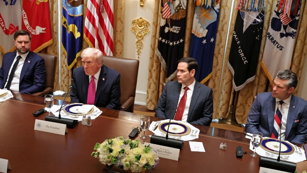 Donald Trump s ministrima na sastanku s Volodimirom Zelenskim