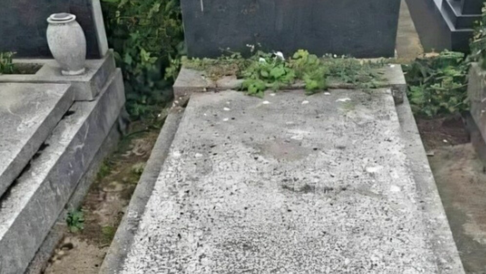 Slika oglasa za prodaju grobnog mjesta s pogreškom u pisanju