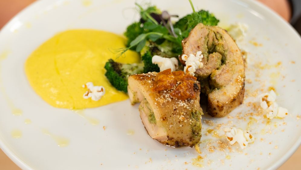 Iva Novosel: Rolada od pilećeg zabatka s komponentama na tanjuru koje zabavljaju - 2