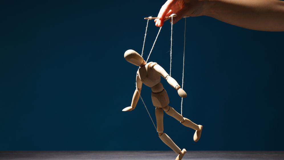 Moć toksičnih ljudi leži u riječima koje zvuče bezazleno, a u pozadini nose manipulaciju, krivnju ili emocionalnu kontrolu