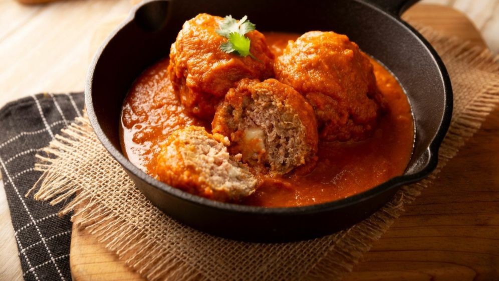 Mesne okruglice punjene feta sirom