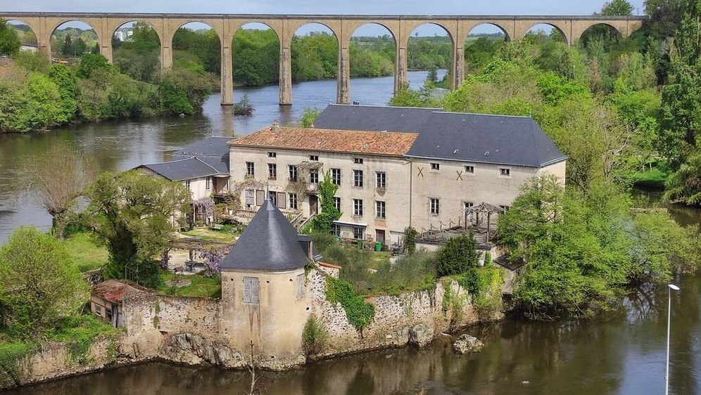 Dvorac u Francuskoj na prodaju - 5