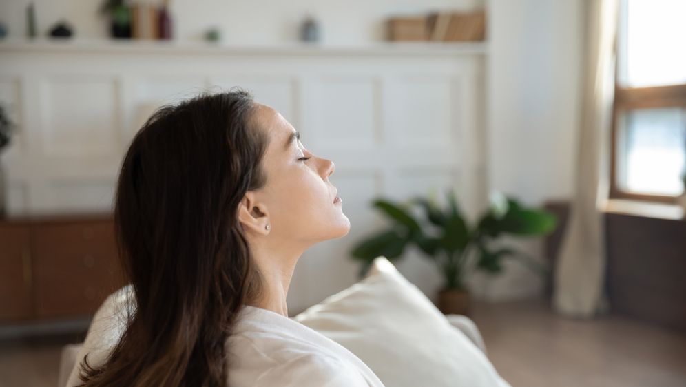 Djevojka koja je sama