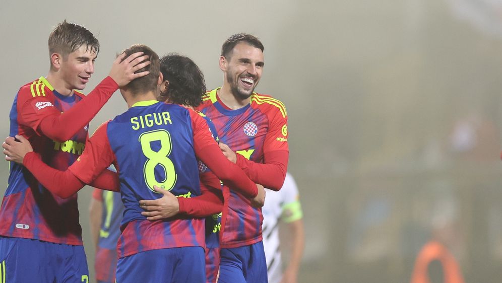 Niko Sigur slavi gol