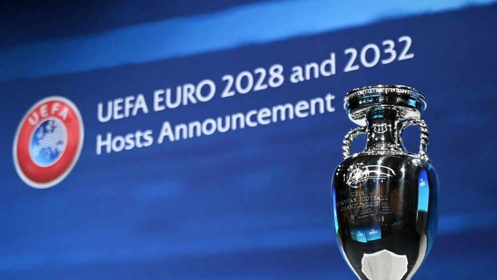 Euro 2032.