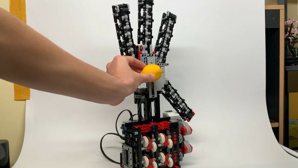 Robotska ruka od Lego kockica