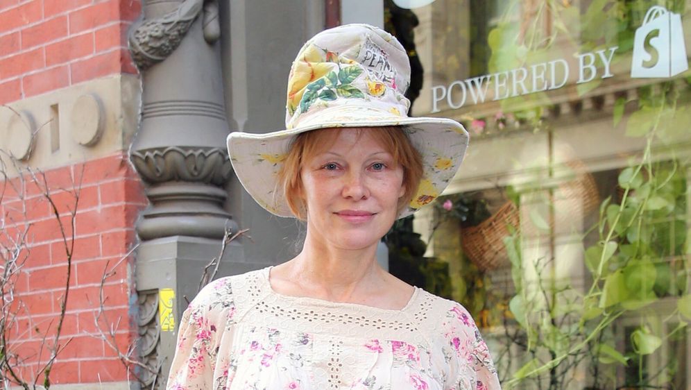 Pamela Anderson u haljini brenda Magnolia Pearl - 4