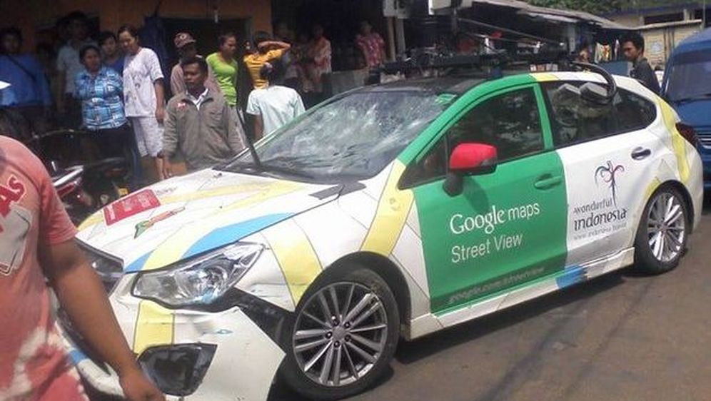 Google Street View automobil sudjelovao u dva sudara - vozač pobjegao!