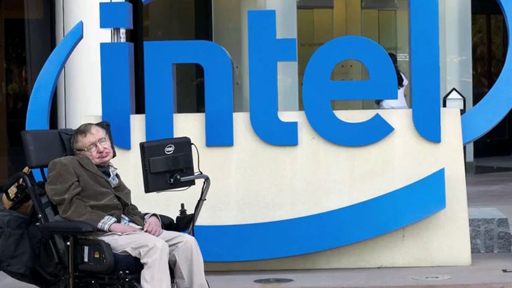 Stephen Hawking testira Intelova invalidska kolica s Linux sustavom