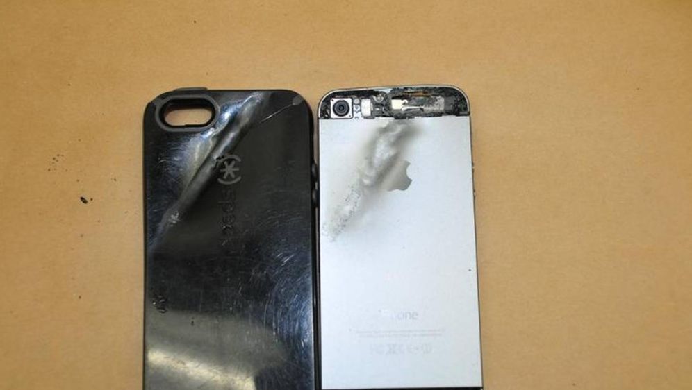 Preživio napad: iPhone zaustavio metak i spasio studenta