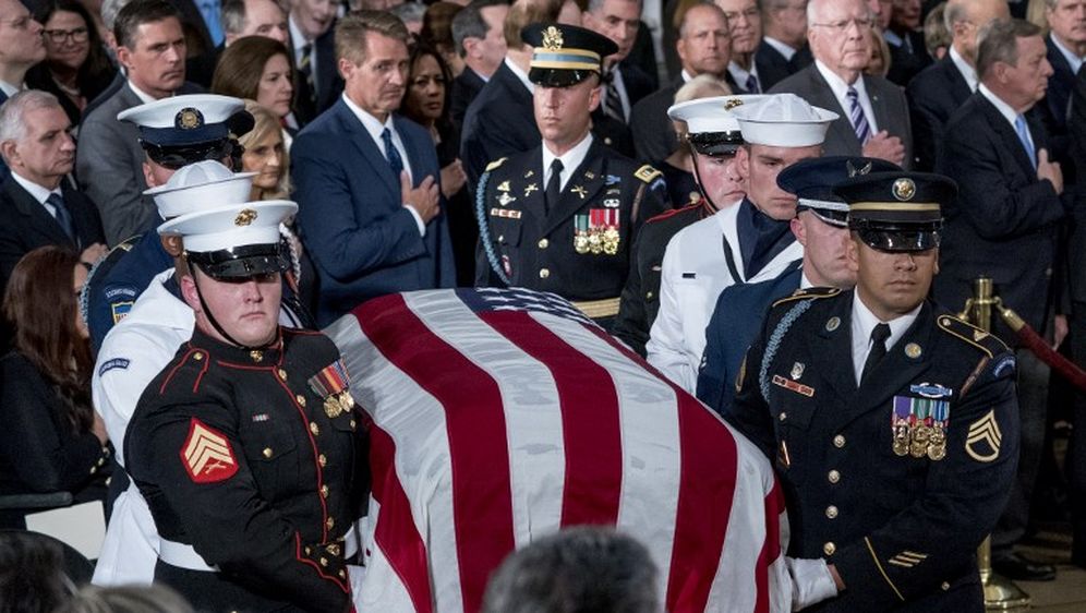 Ispraćaj Johna McCaina (Foto: AFP)