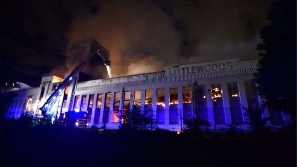 Požar zahvatio Littlewood (Foto: BBC)