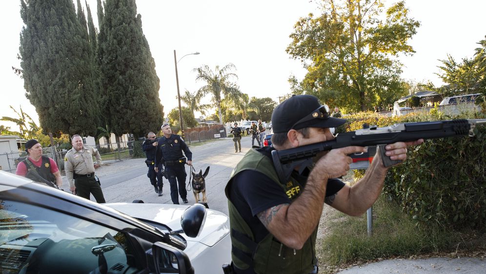 Američka policija s dugim cijevima (Foto: Arhiva/AFP)
