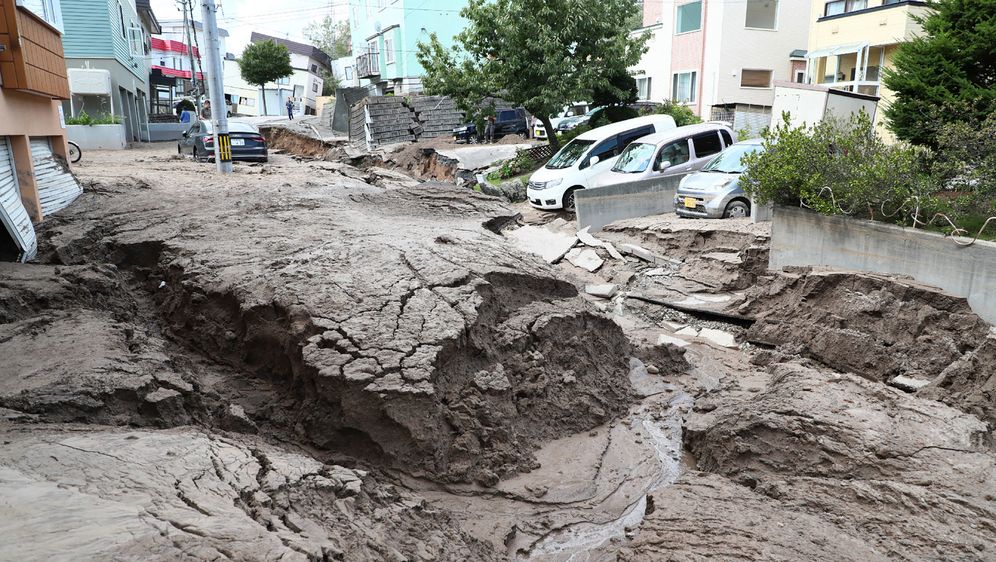 Snažan potres izazvao klizište (Foto: AFP)