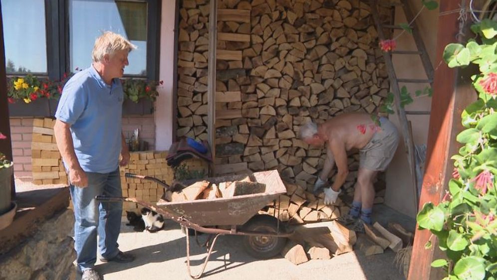 Pripremanje drva za ogrijev (Foto: Dnevnik.hr) - 1
