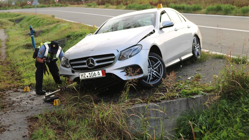 Mercedesom sletio u kanal (Foto: Požega.eu) - 3