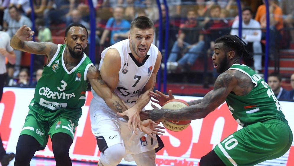 Cedevita Olimpija - Partizan (Photo: Marko Lukunic/PIXSELL)