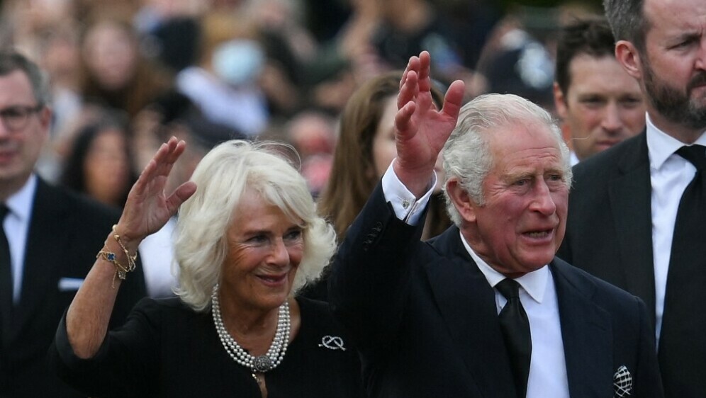 Charles i Camilla ispred Buckinghamske palače