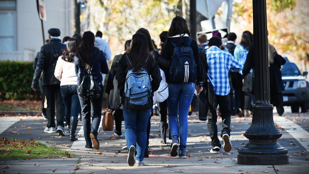 Studenti šeću kampusom prestižnog sveučilišta Yale