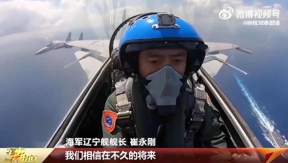 Kineski J-15 prelijeću američki razarač