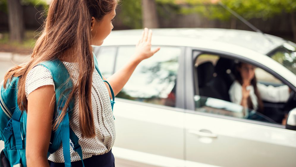 Roditelji koji svakodnevno djecu voze u škole postaju problem na cestama...
