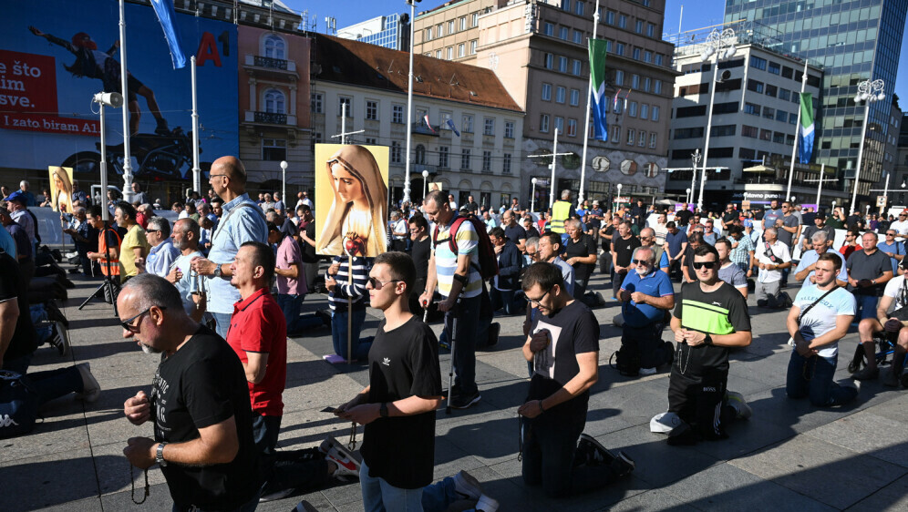 Molitelji u Zagrebu i performans Tiha misa - 20