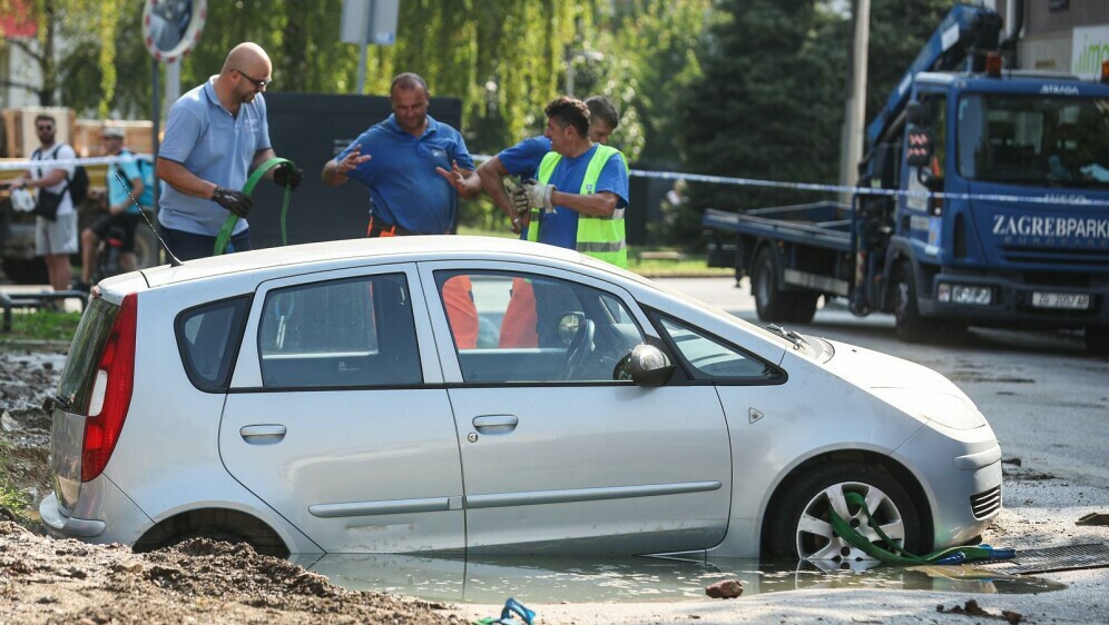 Puknuće vodovodne cijevi Trešnjevka - 1