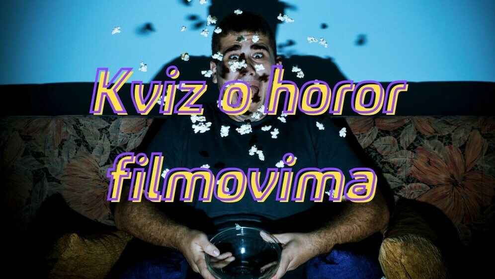 Prestrašeni muškarac gleda film i natpis kviz o horor filmovima