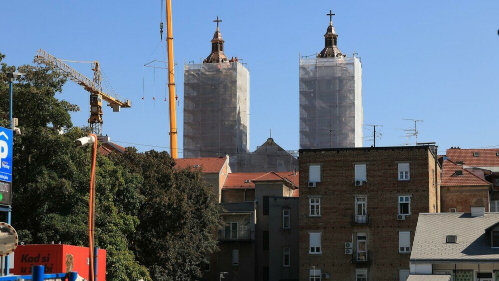 Podignute obnovljene kupole na tornjeve bazilike Srca Isusova u Palmotićevoj ulici u Zagrebu