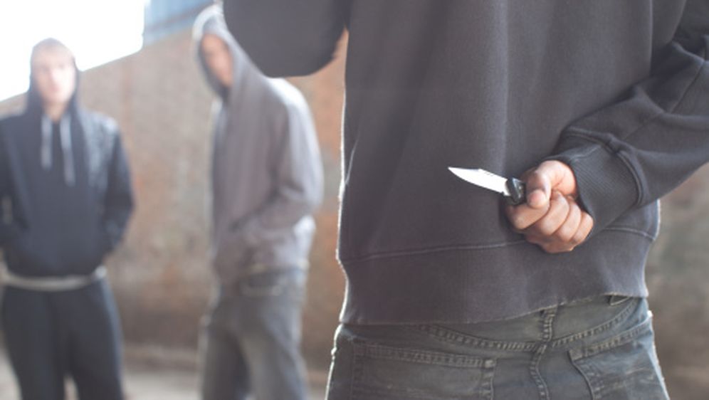 Nož u ruci, ilustracija