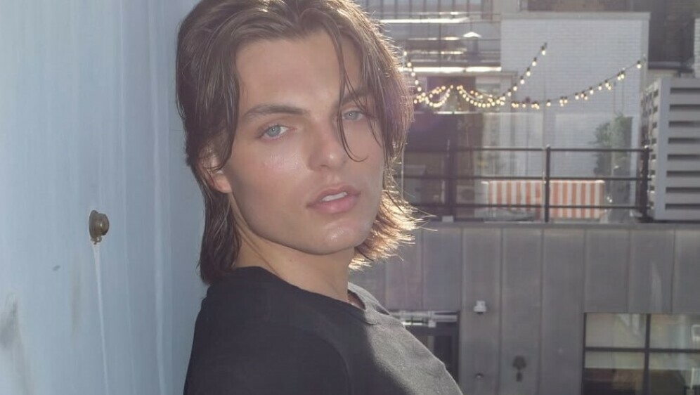 Damian Hurley - 1